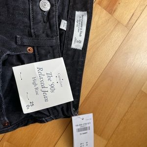 Abercrombie & Fitch- 90’s relaxed jean